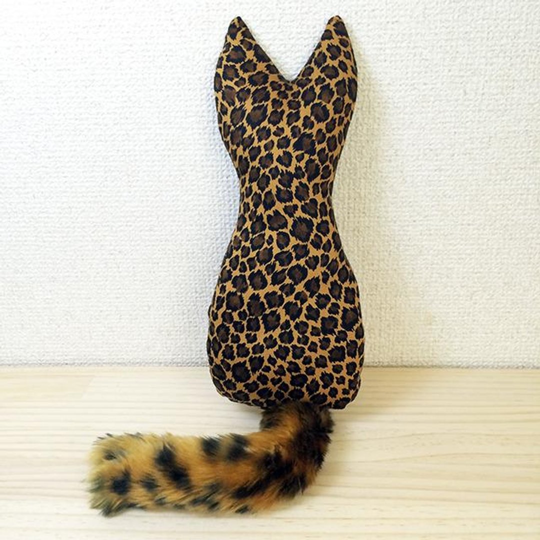 Cat type kicker leopard Brown / bushy tail with + plastic tin containing - 玩具 - 棉 咖啡色