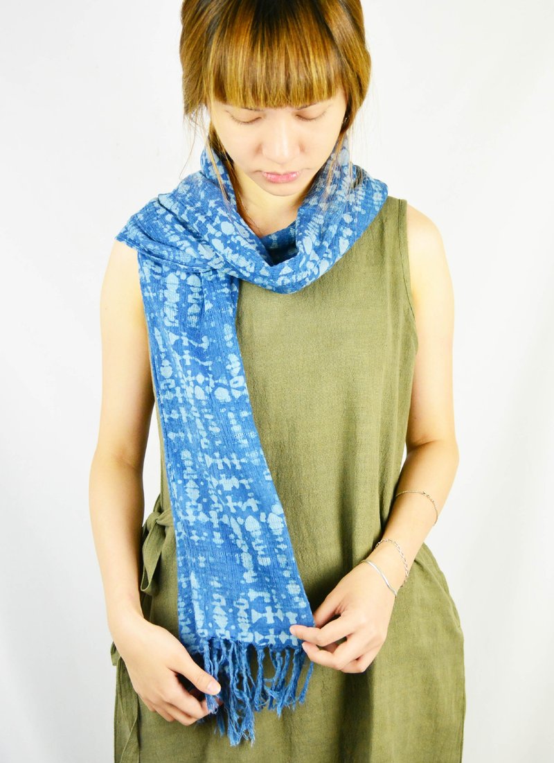 手织植物染蜡染围巾＿公平贸易 - 丝巾 - 植物．花 蓝色