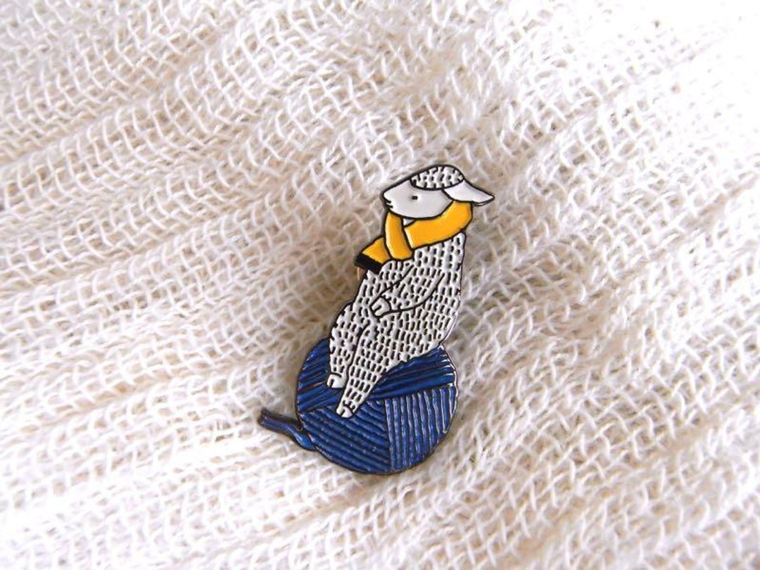 [SH13] sheep pin badge over the black / yellow muffler / navy blue wool ball - 胸针 - 其他金属 蓝色