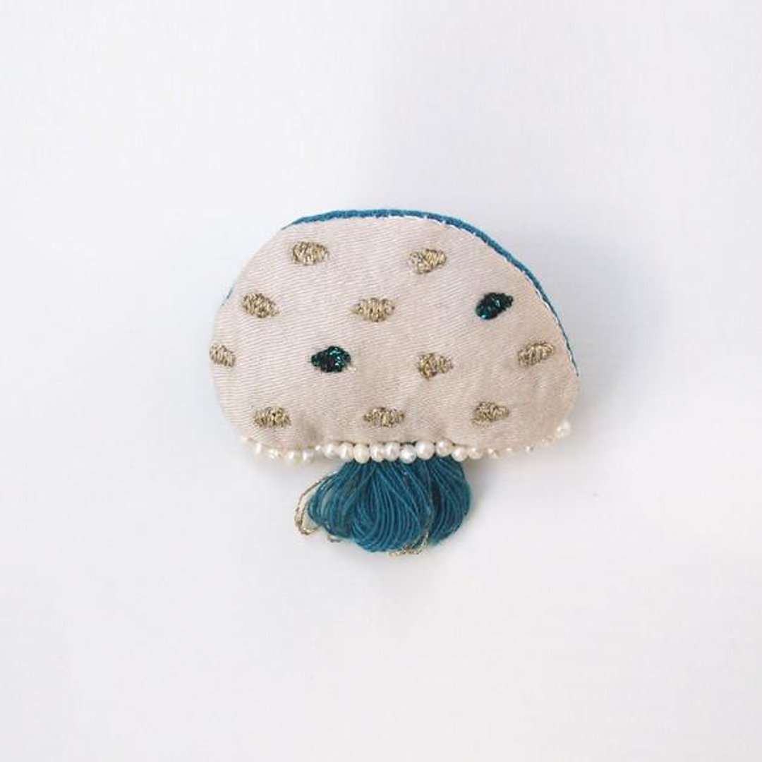 Jellyfish brooch No. 023 [MTO] - 胸针 - 其他材质 卡其色