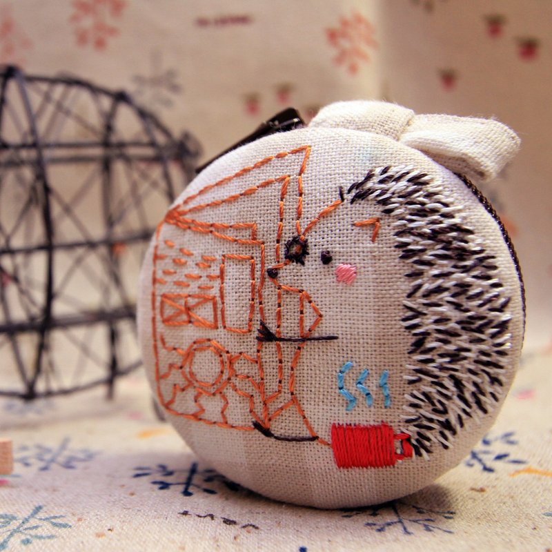 刺绣 ♥嘘~Reading♥ 马卡龙零钱包 吊饰 钥匙圈 手作 婚礼小物 - 零钱包 - 绣线 咖啡色