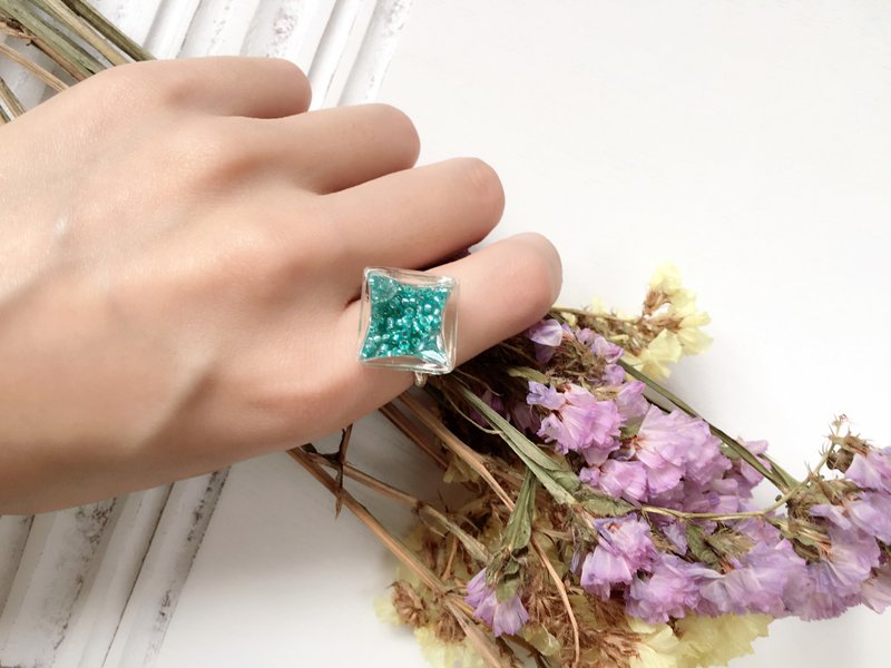 *Haku·Neko* 森绿色正方玻璃珠子戒指 - 戒指 - 玻璃 绿色