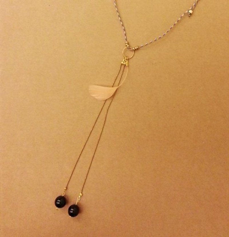 【Swing马戏】004 手作 之平衡游戏 垂坠羽毛吊饰 可伸缩项链 - 项链 - 其他材质 黑色