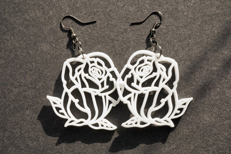 古典蔷薇耳环 - Pair - 耳环/耳夹 - 塑料 白色