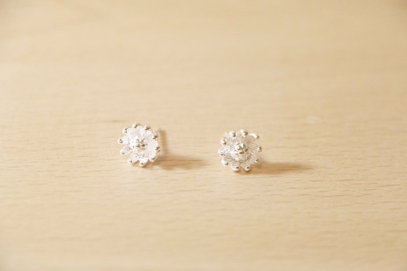 | 归鱼手工银饰创作 | 菊耳环 - 耳环/耳夹 - 其他金属 