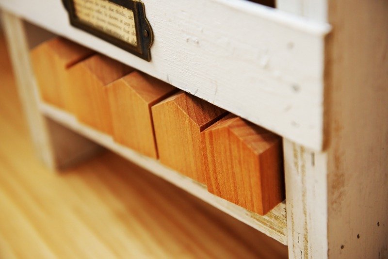 Moment木们-小房子强力磁铁，单入组(云桧) - 冰箱贴/磁贴 - 木头 黑色