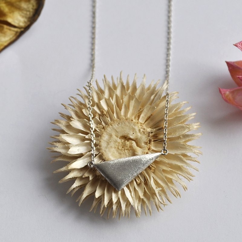 雾面几何三角项链 纯银 - 项链 - 纯银 银色