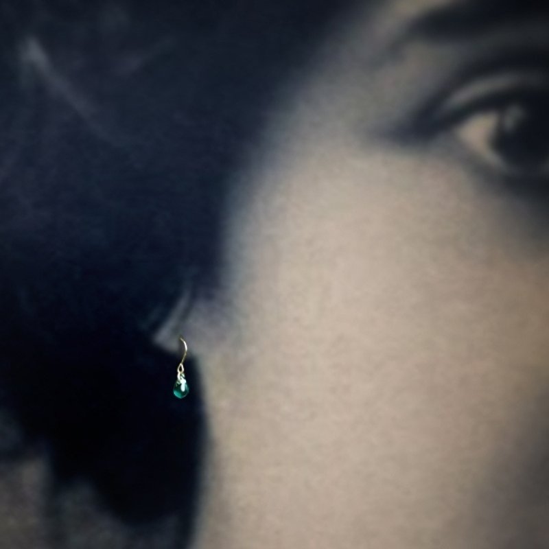 The Happy Prince - 绿溪 深湖水绿古董泪滴玻璃珠黄铜耳环 - 耳环/耳夹 - 玻璃 绿色