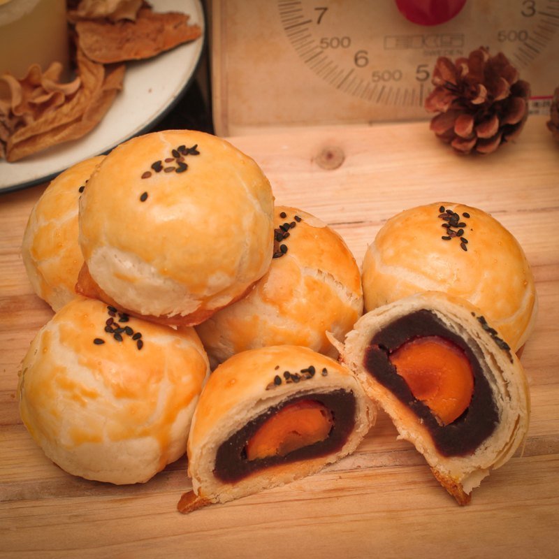 经典蛋黄酥 - 蛋糕/甜点 - 新鲜食材 黄色