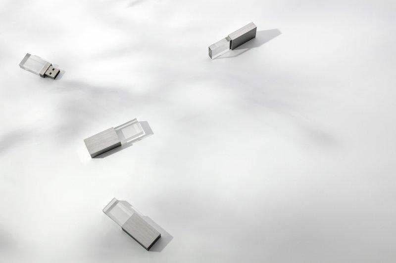 8GB  Empty Memory Transparency 极简随身碟 (银色) - U盘 - 其他金属 灰色