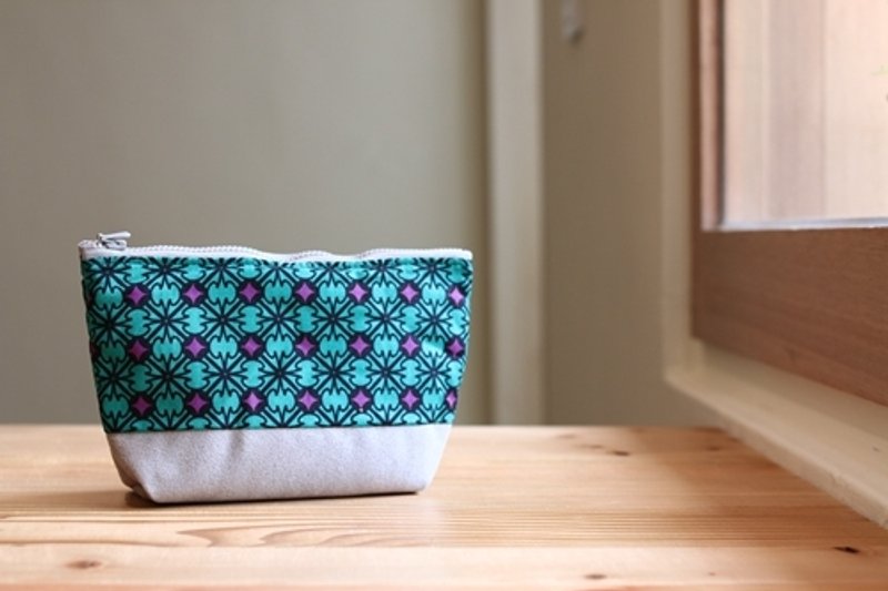 Chez。小物系列  收纳日和 -鸽子灰x绿窗花 - 化妆包/杂物包 - 聚酯纤维 银色