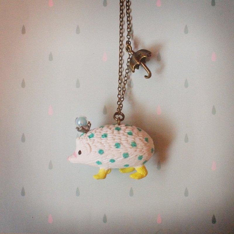 动物园 | 雨天刺猬动物钥匙圈/吊饰/项链蓝绿色点点(白色刺猬) - 项链 - 塑料 白色