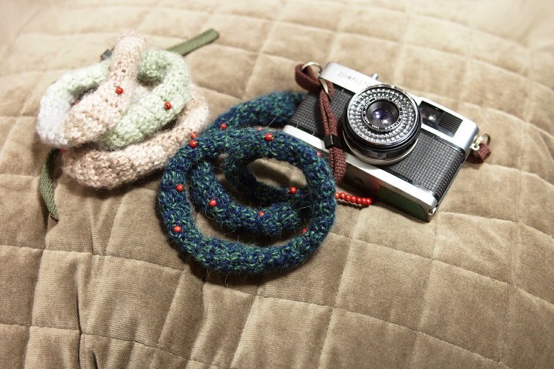 【endorphin】冬季限定．手织毛线．森林采熊果相机背带 - 证件套/卡套 - 其他材质 绿色