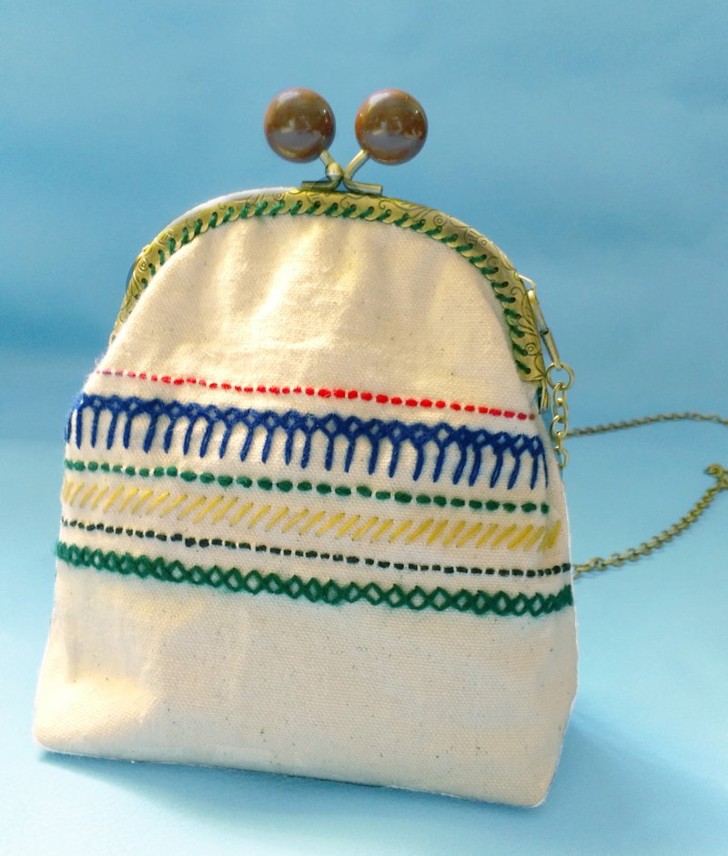 4.5 圣诞节刺绣口金长链少女心肩背包 by AS - 侧背包/斜挎包 - 棉．麻 白色