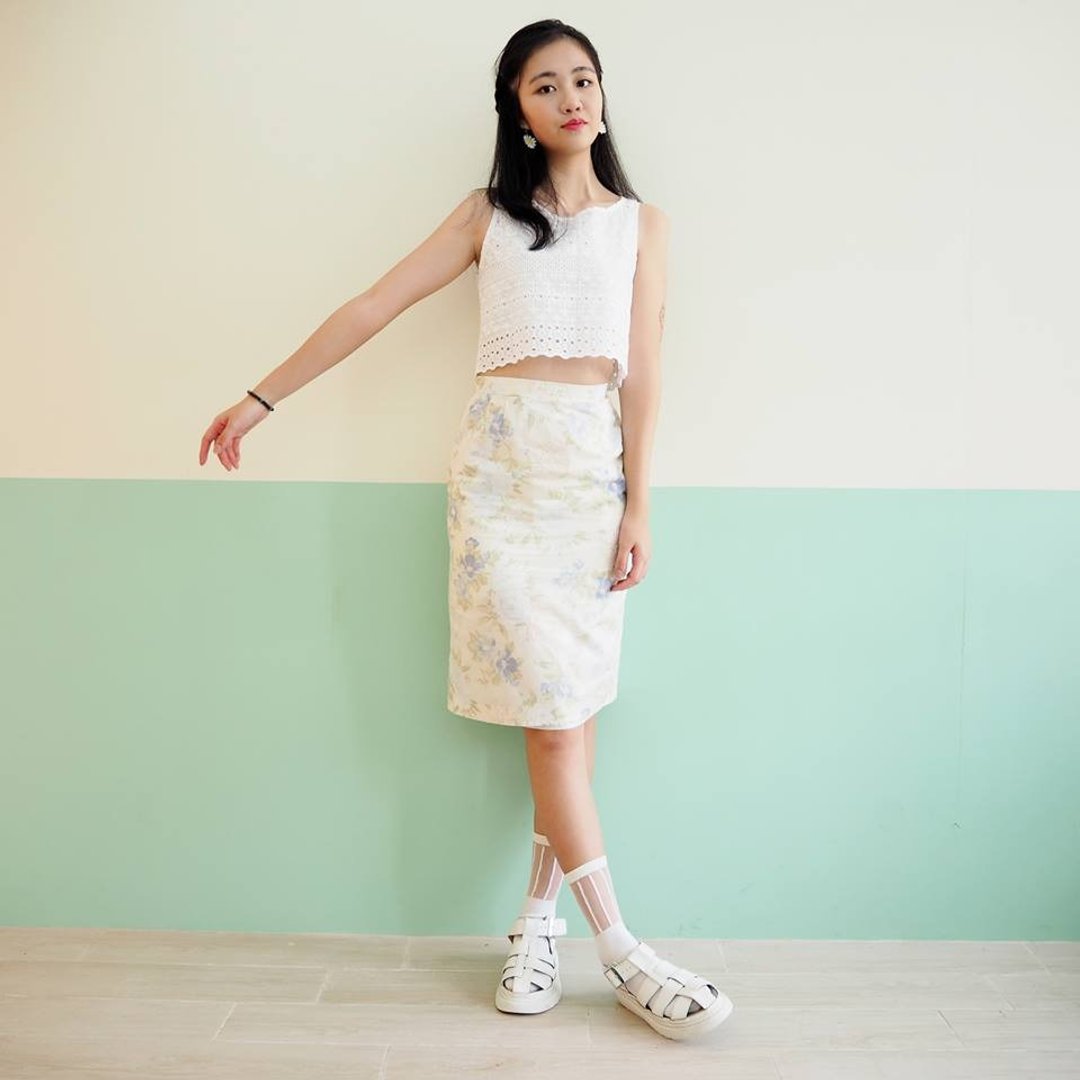 粉色调米白底浅蓝色大花朵绿叶子半身裙 - 裙子 - 其他材质 白色