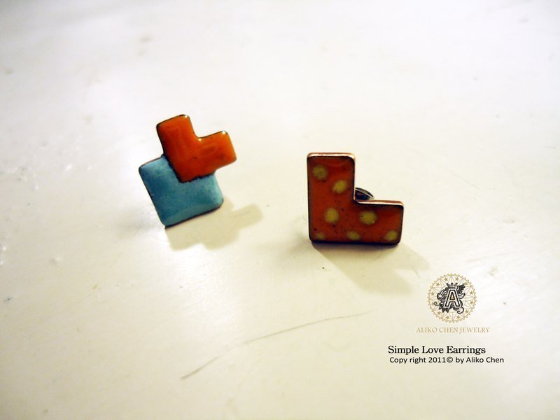 Simple Love Earrings 简单爱造型珐琅耳环(橘) - 耳环/耳夹 - 其他金属 