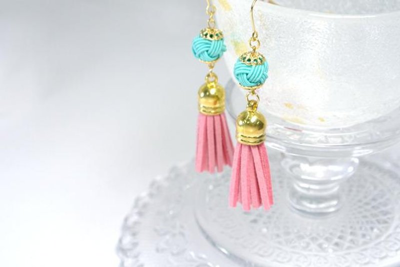 Mizuhiki and pink tassel earrings mint green - 耳环/耳夹 - 其他金属 粉红色