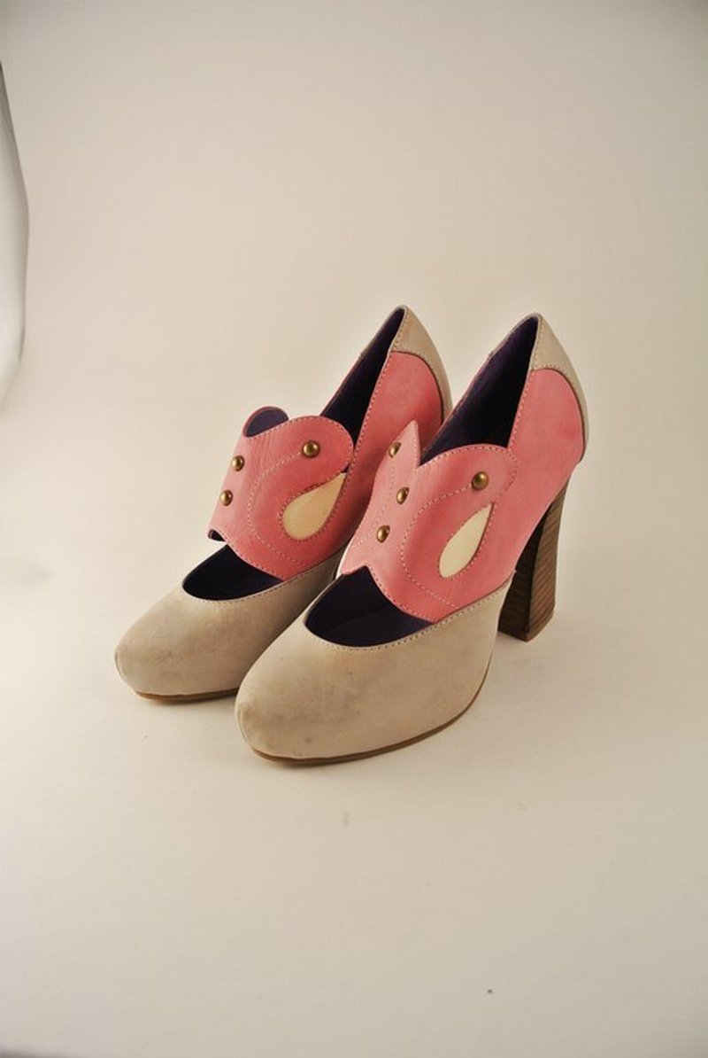 我是女生．蝴蝶面具超好走跟鞋 - 女款休闲鞋 - 真皮 卡其色