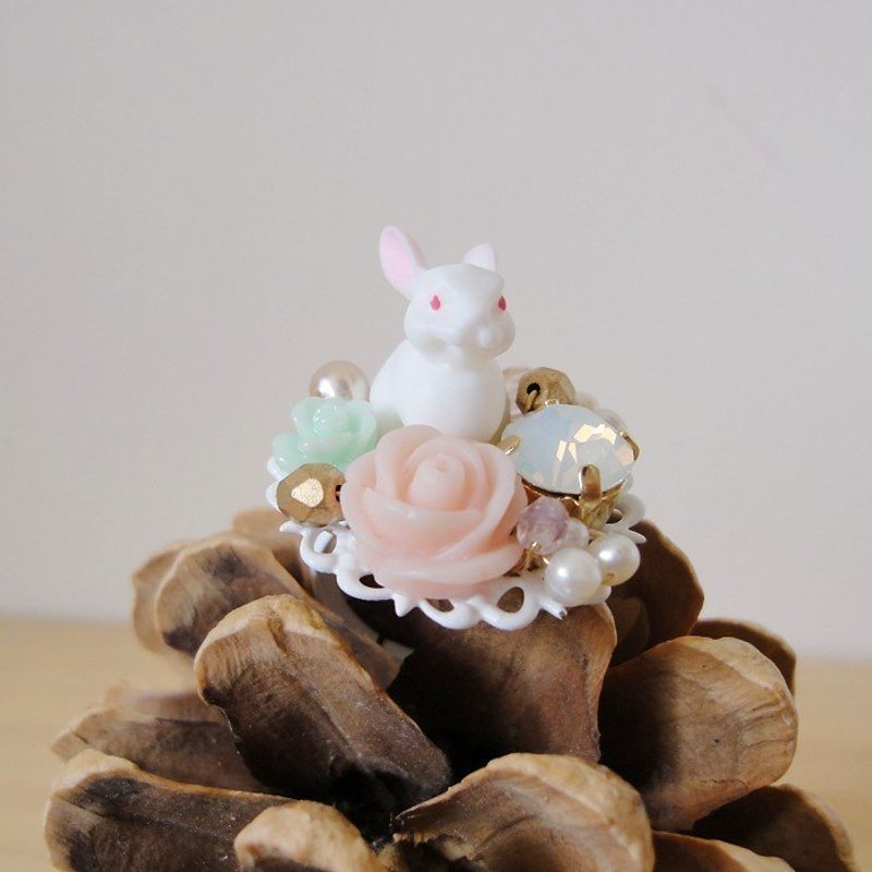 {KRN0011}小兔玫瑰白色圆舞曲戒指(粉玫瑰) - 戒指 - 宝石 粉红色