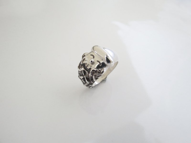 圣诞老公公笑嘻嘻 (纯银戒指 圣诞礼物 银饰) - 戒指 - 纯银 银色