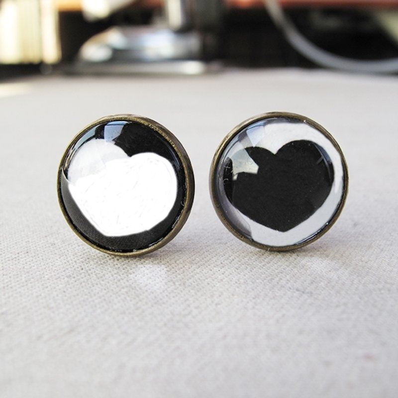 圆形耳夹耳针 - 我的心跟着你总是不在教室里(白心+黑心) - 耳环/耳夹 - 其他金属 白色