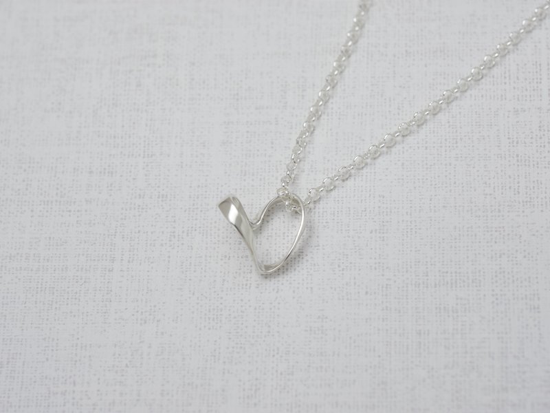 Endless Love | 细项链 925 纯银 锁骨链 爱心 情人礼物 手作银饰 - 项链 - 纯银 银色