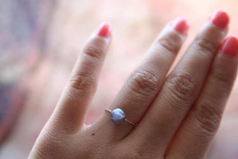 gold-plated Silver-plate chain Ring with labradorite, please provide ring size when order 镀金链条天然蓝光拉长石戒指 (拉长石约6MM粗) - 戒指 - 其他金属 蓝色