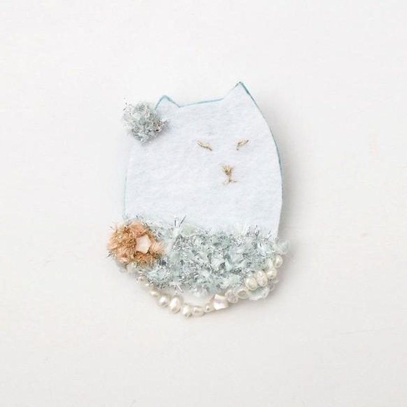 Daddy cat lady brooches 004 No. [Make-to-order production] - 胸针 - 羊毛 白色