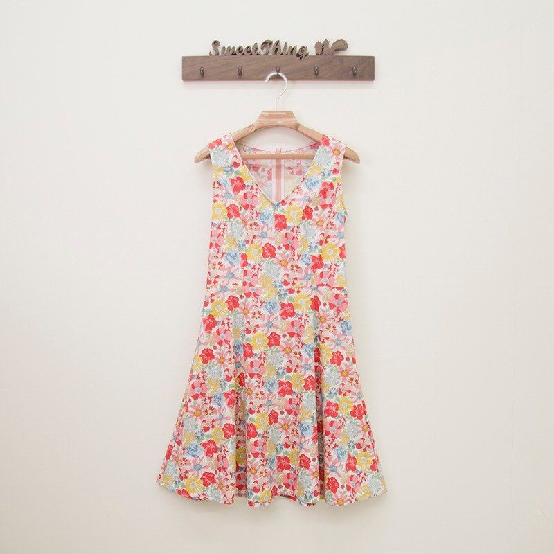 女款艳丽花朵红色洋装 - 洋装/连衣裙 - 棉．麻 红色