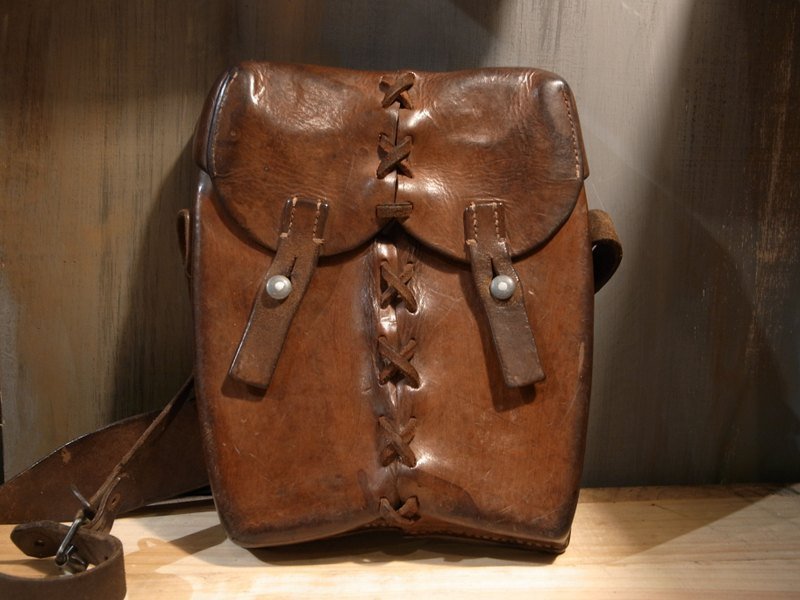 {A1-021} 老件 德国军用侦察兵军包/斜背包/真皮 - 侧背包/斜挎包 - 其他材质 咖啡色