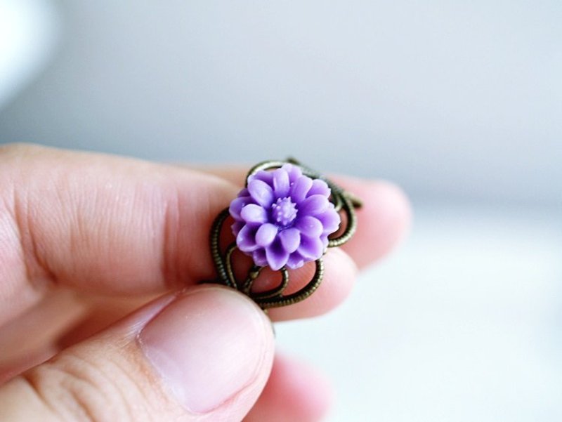 ♥小礼物♥ OldNew Lady-古董花戒指-雏菊款【紫罗兰】 - 戒指 - 塑料 