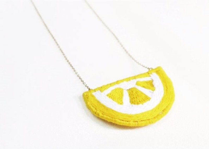 切片柠檬 手工刺绣项链 by anstamp - 项链 - 其他材质 黄色