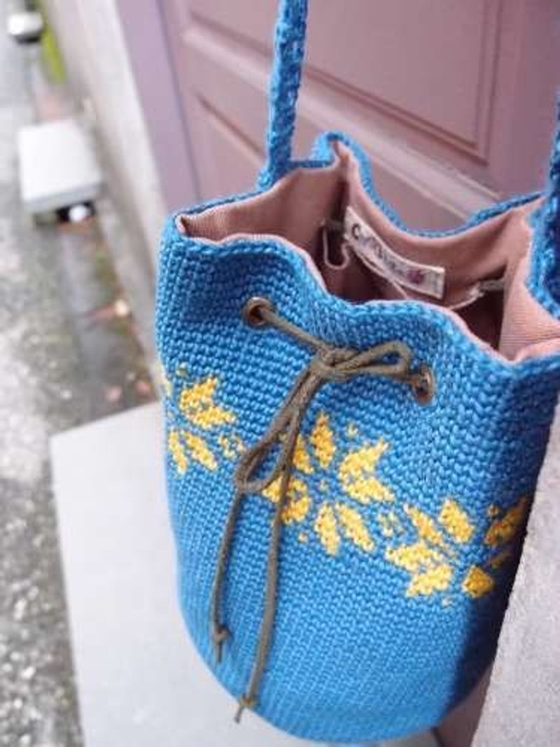 雪花图腾束口圆桶包 手工编织 水肩包 苎麻 - 侧背包/斜挎包 - 其他材质 蓝色