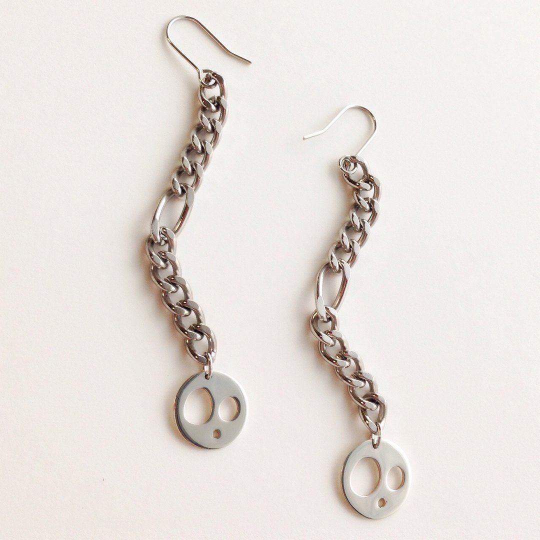 [Order production] earrings / Silver 950 Rokkuteisuto chain: skull motif - 耳环/耳夹 - 其他金属 灰色