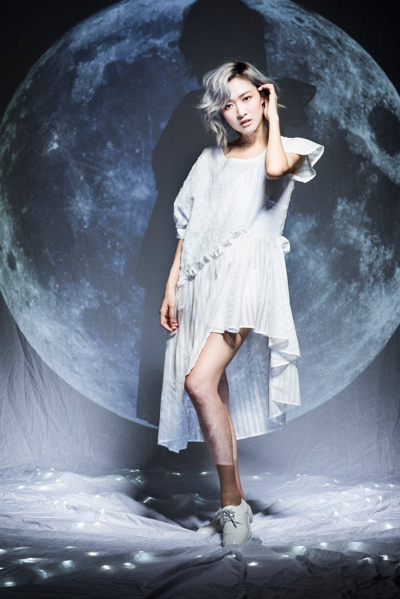 moi non plus 上弦月洋装 - 洋装/连衣裙 - 其他材质 白色