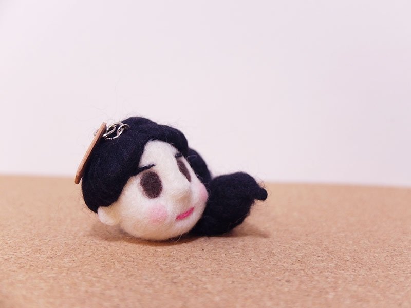 谁是奥德莉? 100%手工羊毛毡娃娃项链 - 项链 - 羊毛 黑色