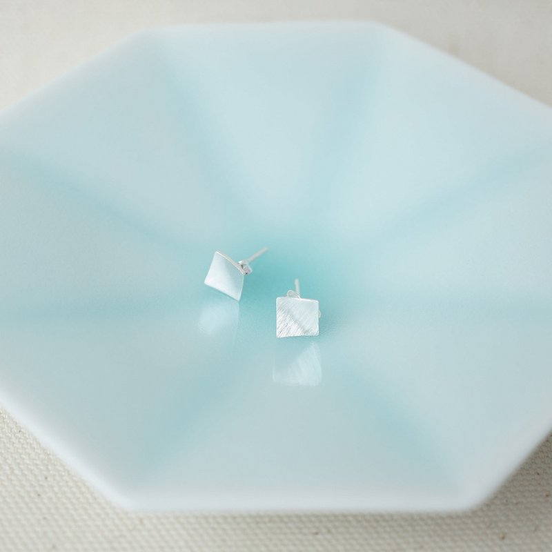 【出清品】发丝纹方形弧面925纯银耳环 - 耳环/耳夹 - 纯银 银色
