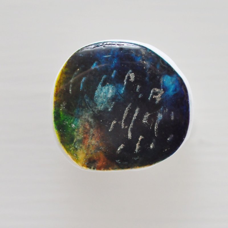 宇宙 oo4 - 胸针 - 塑料 