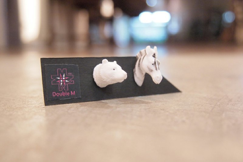 台湾原创 Double M 魔幻动物头耳环-北极熊斑马篇 - 耳环/耳夹 - 硅胶 白色