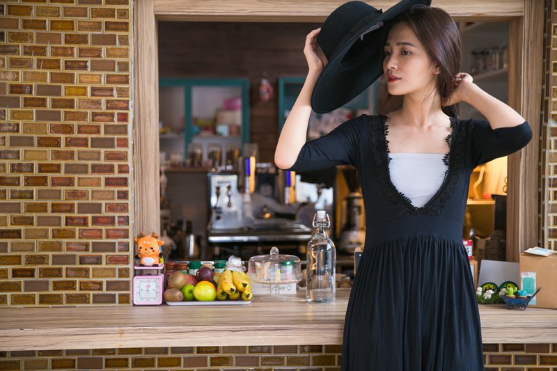 马克是维多利亚女孩 莫代尔V领洋装 - 洋装/连衣裙 - 其他材质 黑色