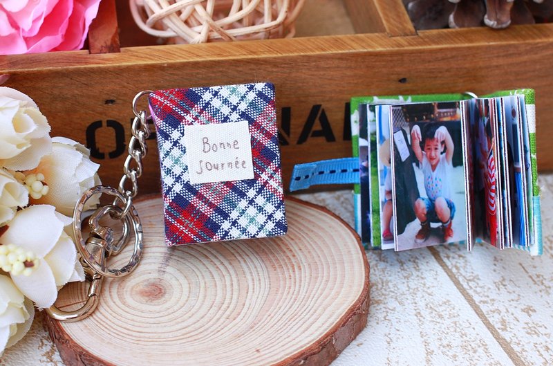 【迷你相本-火柴盒尺寸钥匙圈】-M02款(苏格兰格纹) / 生日 / 毕业礼 / 情人节 / 母亲节 / 定制化礼物 - 其他 - 其他材质 红色