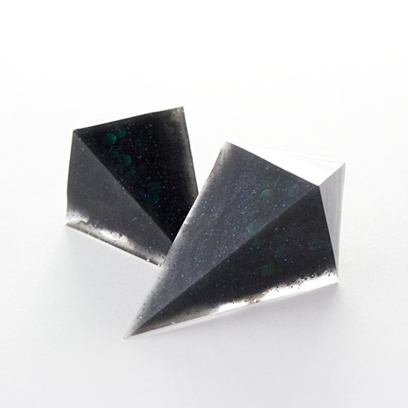 Acute angle pyramid earrings (Knight Rider) - 耳环/耳夹 - 其他材质 黑色