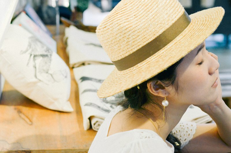 Marygo［大珍珠小流星］金色垂坠耳环 - 耳环/耳夹 - 其他金属 黄色