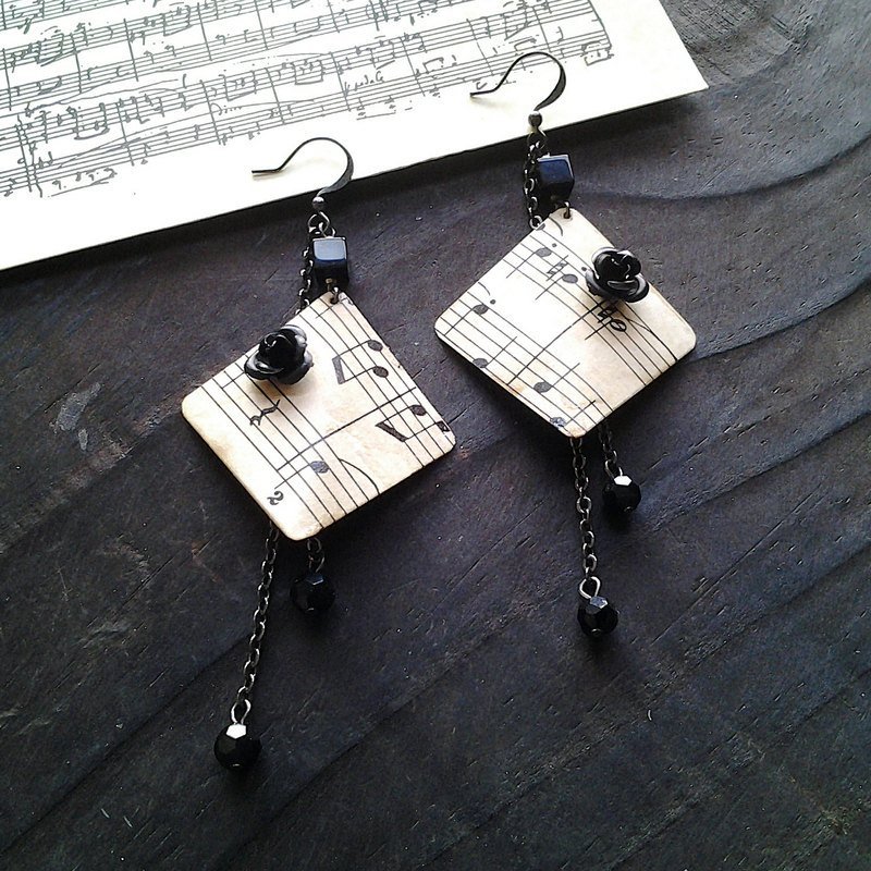 Muse回收纸设计复古野玫瑰琴谱流苏大耳环 - 耳环/耳夹 - 其他材质 黑色