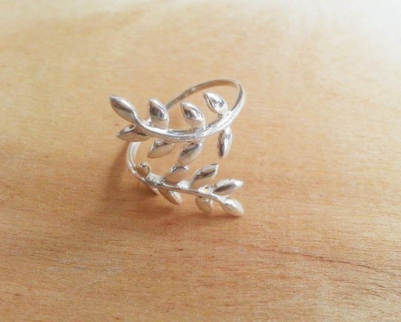 Olive leaf ring, Silver - 戒指 - 其他金属 灰色
