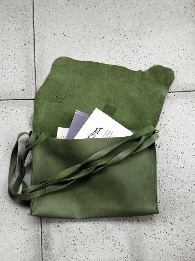 【endorphin】不修边文青书包 彩绘+麻花背带+双面使用 - 侧背包/斜挎包 - 真皮 绿色