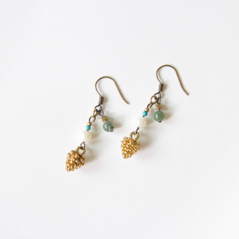 复古怀旧 / 松果 - 珍珠 黄铜耳环 - 耳环/耳夹 - 宝石 金色