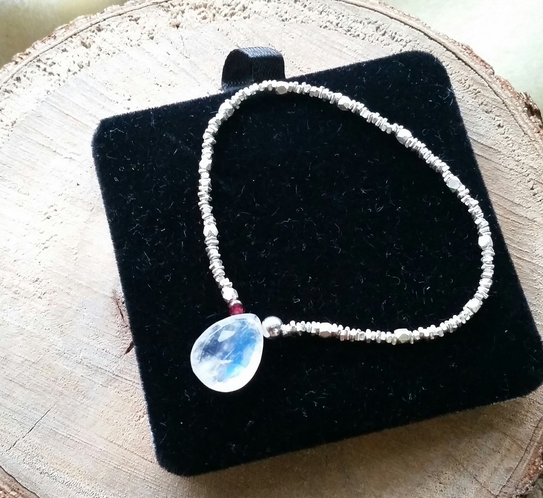 15mm Moonstone 925 silver bracelet(超强蓝光-大尺寸) 月光石 /月亮石 订制 925手工不规则纯银银隔片手链 (15mm x 11mm) - 手链/手环 - 宝石 蓝色
