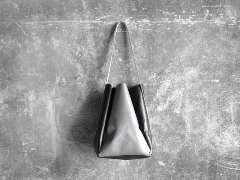 【endorphin】小牛皮黑灰极简大方包 - 侧背包/斜挎包 - 真皮 黑色