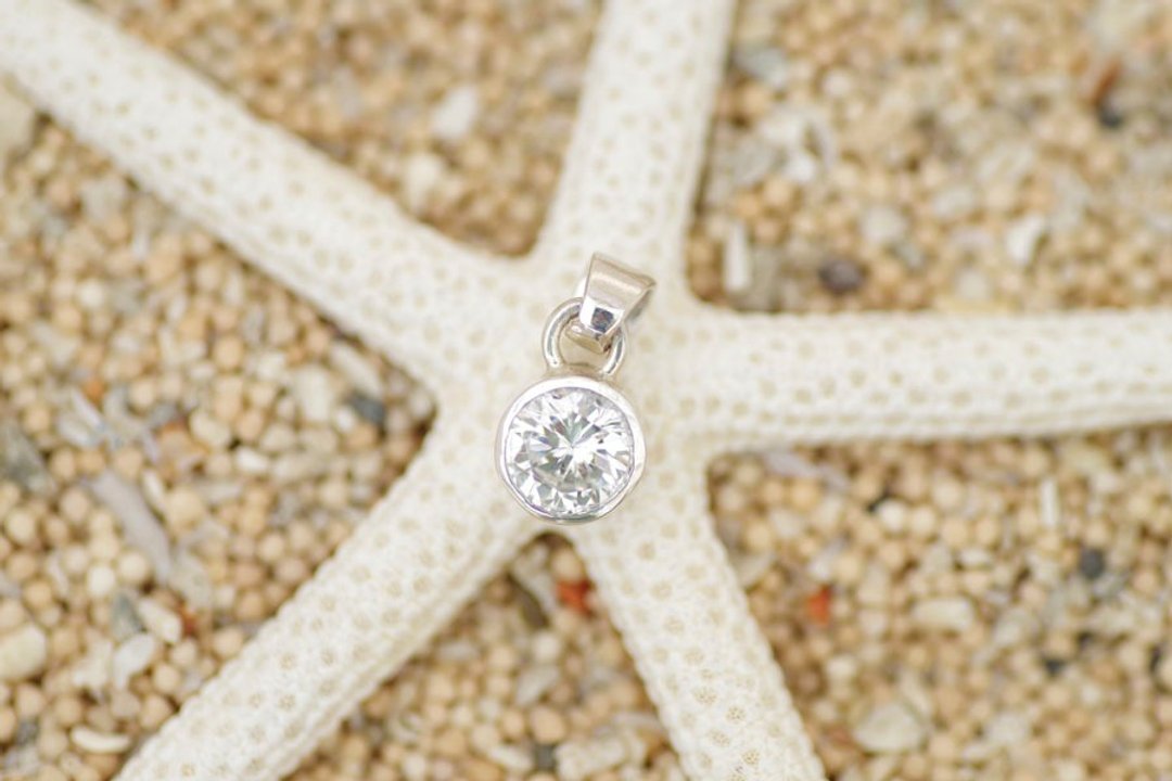 Cubic zirconia pendant top - 项链 - 宝石 白色